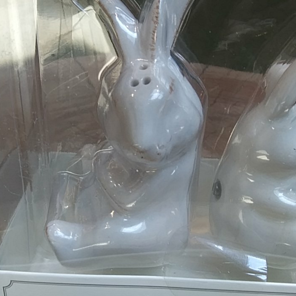 Southern Living Rabbit/ Bunnies Salt and Pepper Sh - Picture 2 of 3
